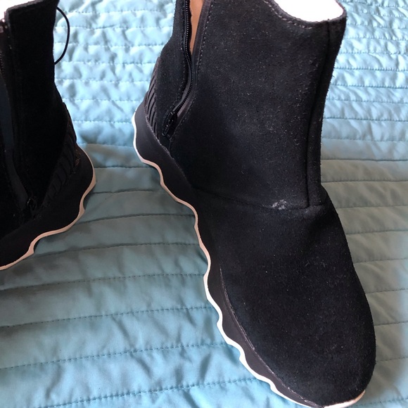 Boots - Picture 7 of 8